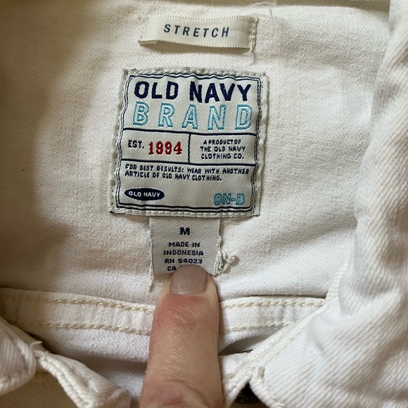 Woman white jacket - Picture 3 of 9